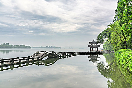 杭州西湖双投桥与夕影亭