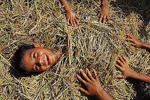 朋友,玩,堆,稻草,达卡,孟加拉,四月,2007年