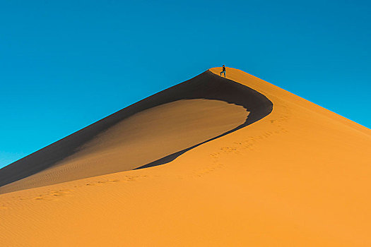 女人,巨大,沙丘,纳米比诺克陆夫国家公园,纳米比亚,非洲