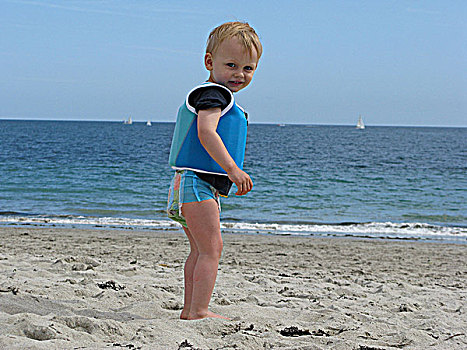 小男孩,海滩