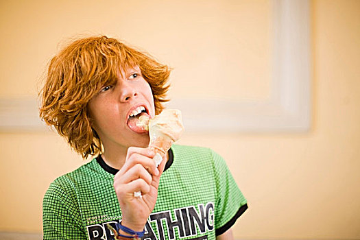 男孩,吃,冰淇淋