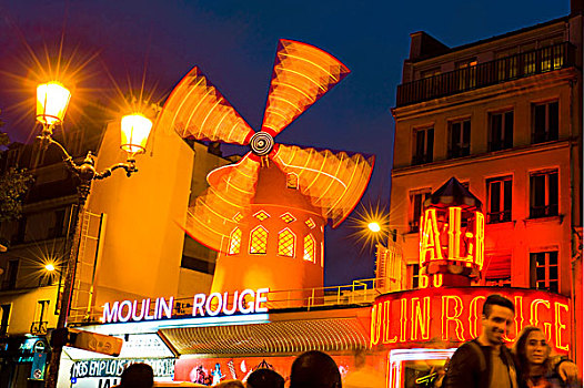 红磨坊,照明了的晚上,巴黎,法国,欧洲