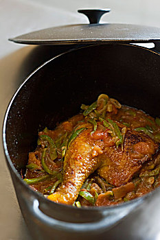 鸡肉,青椒,砂锅