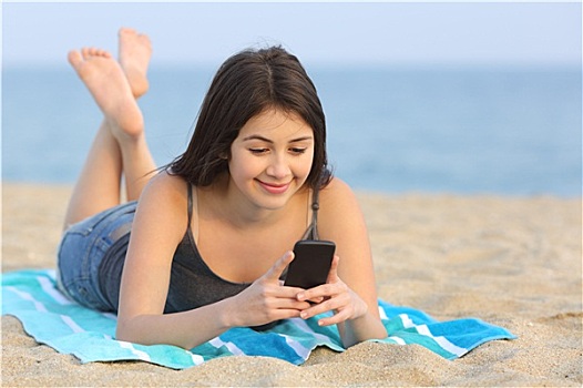 少女,发短信,机智,电话,躺着,海滩