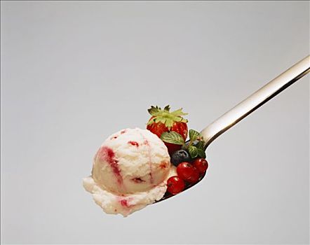 冰淇淋,浆果,勺子