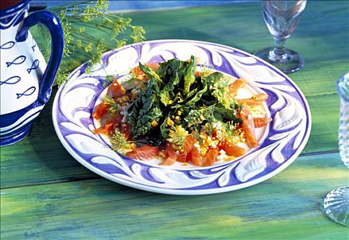 菠菜沙拉,熏制三文鱼,时萝