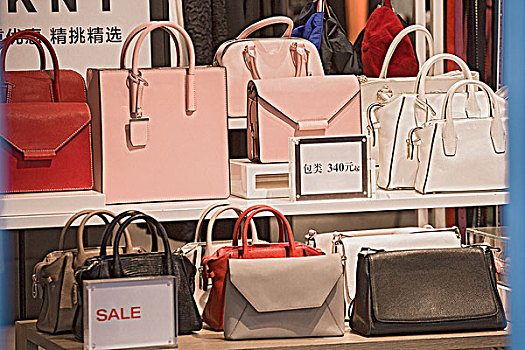 女手提包展示和销售misshandbagsindisplayandsale