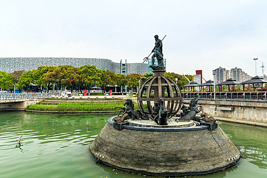中国江苏省苏州金鸡湖月光码头雕塑