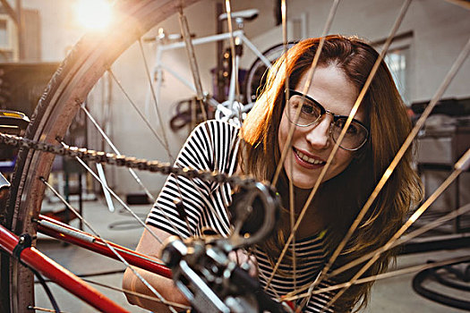 女人,修理,自行车,工作间