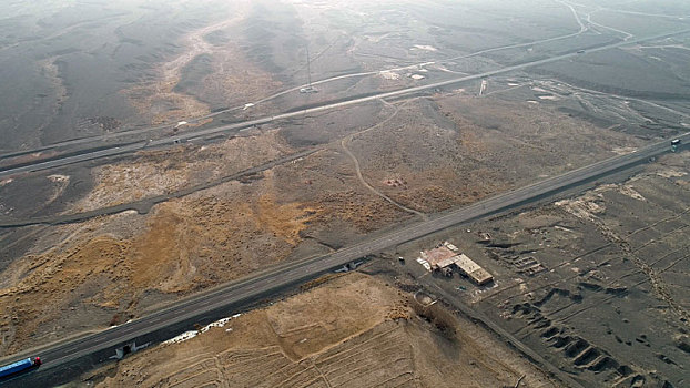 新疆哈密,航拍g30,连云港-霍尔果斯高速公路,哈密了墩段