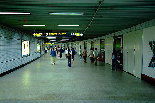 上海地铁一,二号线换乘通道