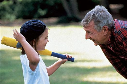 孩子,女孩,玩,棒球,爷爷,老人,退休老人,公园,沟通,交谈