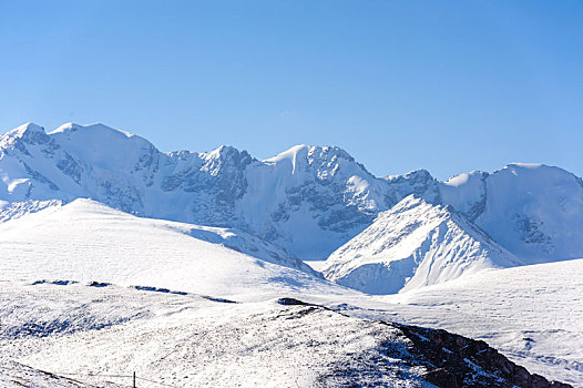 中国新疆雪山高山风光