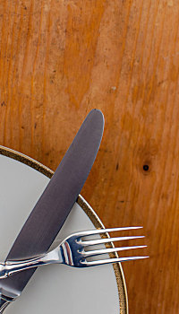特写,勺子,叉子,刀,系,白色背景,盘子,空,标签,木桌子,留白