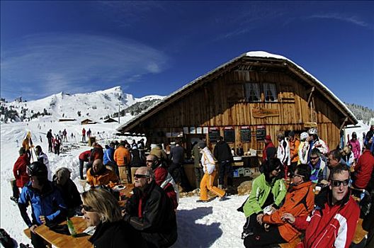 滑雪者,正面,山区木屋,餐馆,山,格林德威尔,伯尔尼阿尔卑斯山,瑞士,欧洲