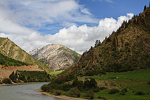 青藏高原山谷