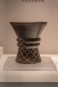 秘鲁兰巴里·奥里维拉博物馆藏殖民时期木银凯罗杯