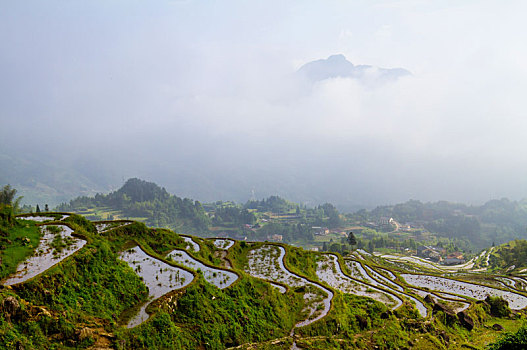 梯田与远山