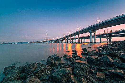 中国广东深圳湾大桥夜景