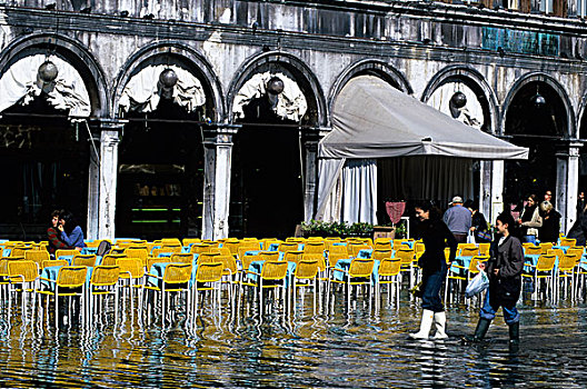意大利,威尼斯,圣马可广场,人,走,水中