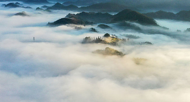 重庆酉阳清晨平流雾很美