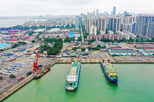 航拍海南海口秀英港,海口港客运站,滚装轮