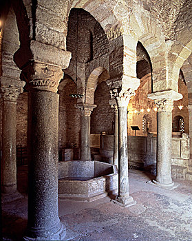 洗礼堂,圣米格尔,特拉萨,内景,柱子,放置,洗礼盆