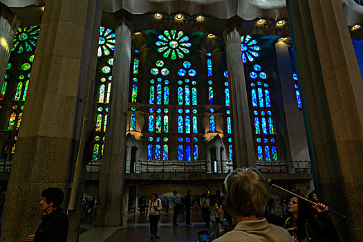 巴塞罗那圣家族大教堂彩色玻璃窗