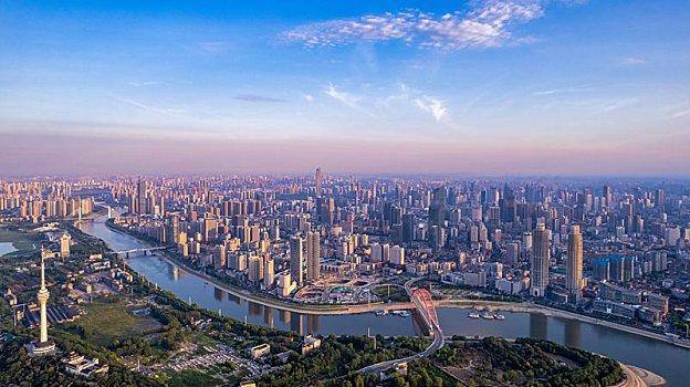 武汉汉江两岸城市风光