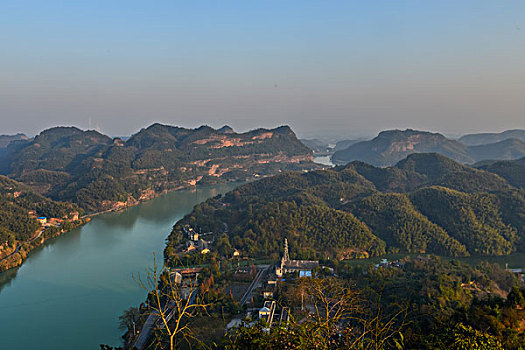 山,丹霞,河流,蓝天,黄昏,大气,山脉,驴友,旅行,地质公园,丹霞地貌,灌木,树,草,水潭,素材,平面设计