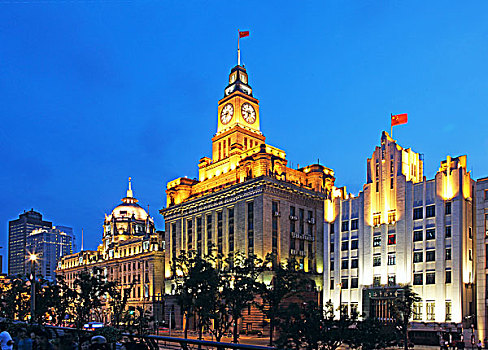 上海外滩,海关钟楼和浦东发展银行,原汇丰银行,大楼等夜景