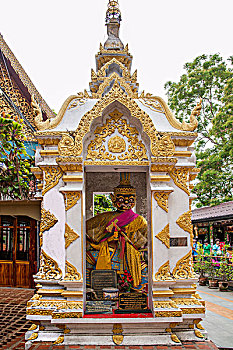 泰国清迈素贴山双龙寺著名的双龙石梯