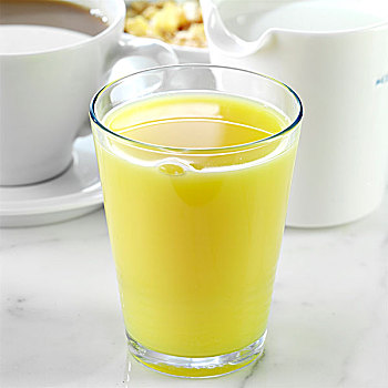 玻璃杯,橙汁,早餐桌