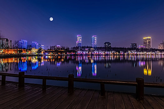 江苏省南京市玄武湖畔都市建筑夜景