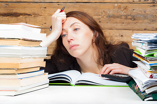 女人,疲倦,工作,学习,靠近,纸堆,书本,概念