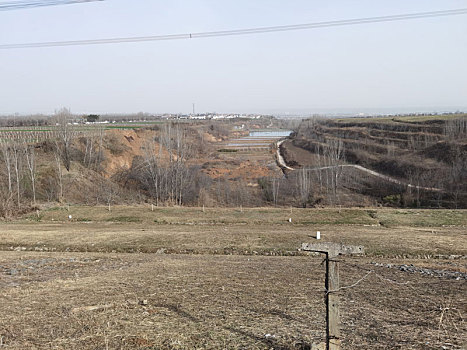 秦岭山下环山路口水库