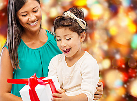 圣诞节,休假,庆贺,家庭,人,概念,高兴,母亲,小女孩,礼盒,上方,红灯,背景
