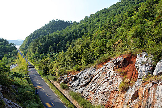 蜿蜒的山路