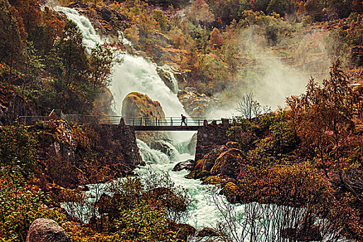 大,瀑布,挪威,男人,走,桥,秋天,红色,彩色