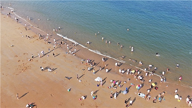 山东省日照市,海边再现人从众景观,端午节小长假首日旅游井喷