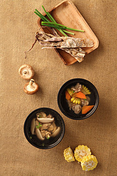 香菇墨鱼和萝卜排骨汤