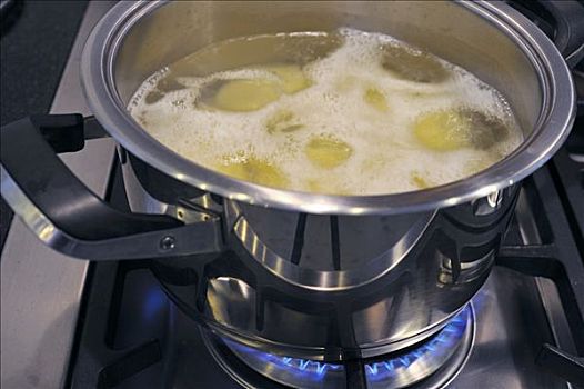 煮沸,土豆,燃气灶