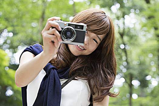 女人,京都,公园,拿着,相机,笑