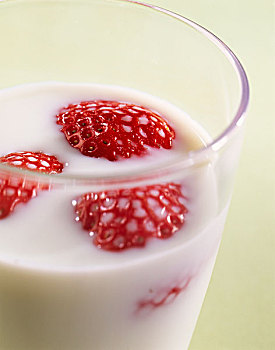 草莓,牛奶杯