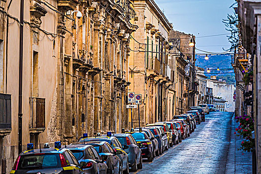 停车,排列,街道,靠近,排,老,建筑,诺托,省,锡拉库扎,西西里,意大利