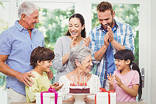 幸福之家,祖父母,生日派对,在家