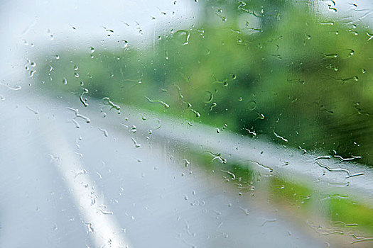 重庆至长沙在雨中G74高速公路