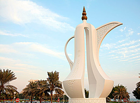 咖啡壶,纪念建筑,滨海路,多哈,卡塔尔,喜来登酒店,后面,手掌,仰视,左边,象征,好客,阿拉伯
