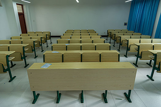 长方形桌子图片