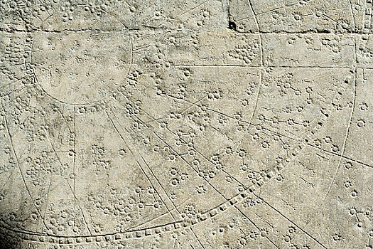五塔寺金刚座舍利宝塔浮雕用蒙文标注的石刻天文图